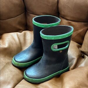 Bogs Kids Black and Green Waterproof Boots - Skipper Size 9